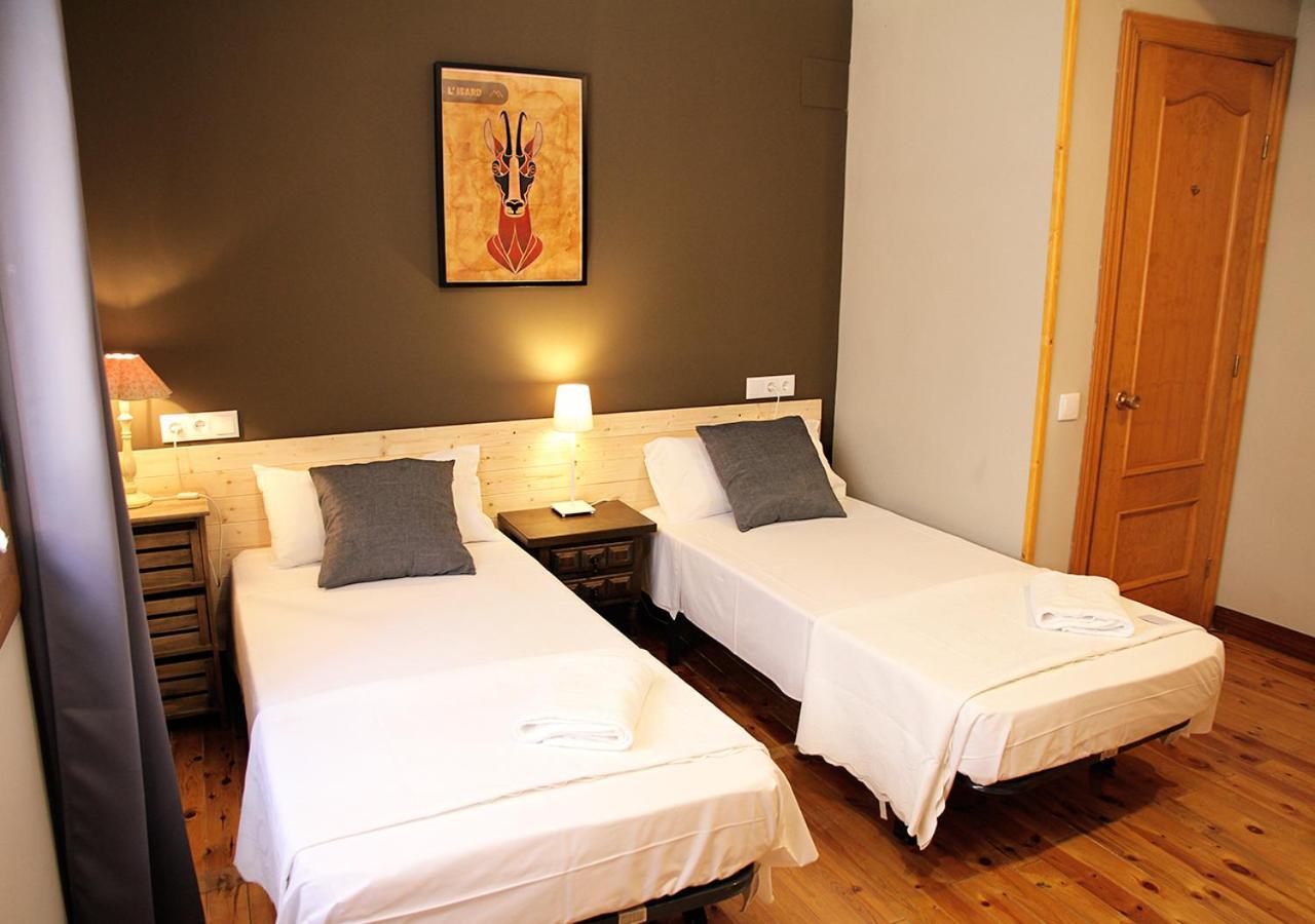Hostal Fonda Prat Puigcerda Exterior photo